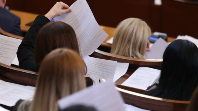 Без акциз за тока, втечнения газ и природния газ до средата на 2025 г.