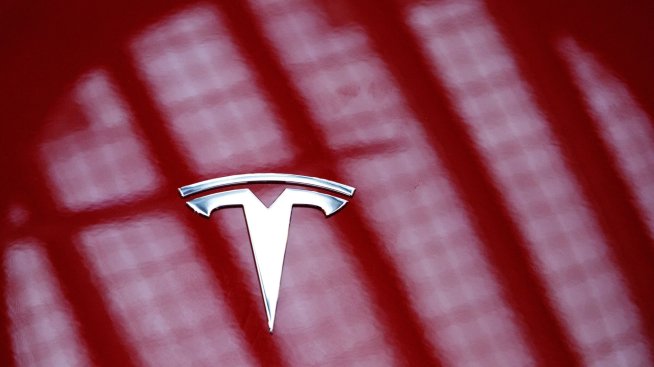Семейството на катастрофирал с електромобил ще търси обезщетение от Tesla