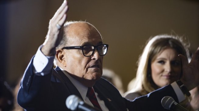 Адвокатът на Тръмп Джулиани притиска Киев заради Байдън