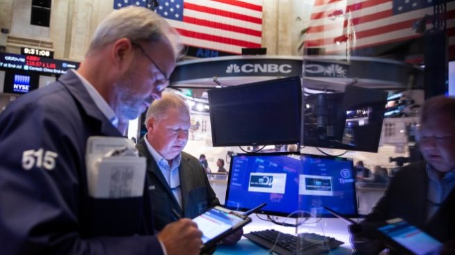 Wall Street започва сесията с разпродажби в очакване на изказването на Пауъл*