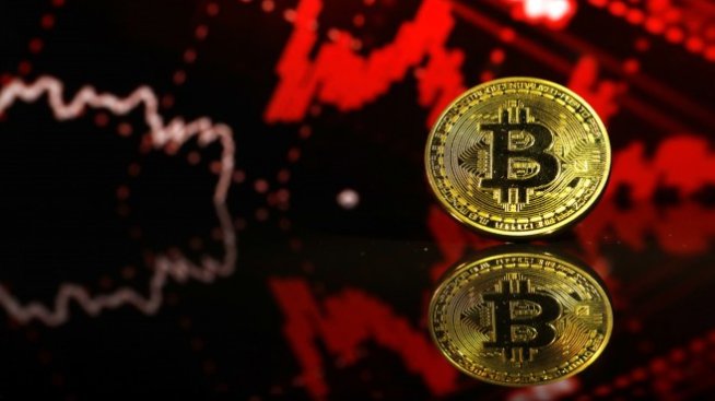Двудневното поевтиняване на биткойна разклати вярата в бума на криптовалутите
