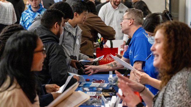 Молбите за помощи при безработица в САЩ скачат с най-резкия си темп от 2020 г.