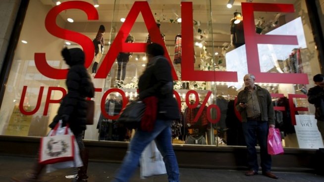 По-скъпите храни и горива във Великобритания водят до спад в продажбите на дребно