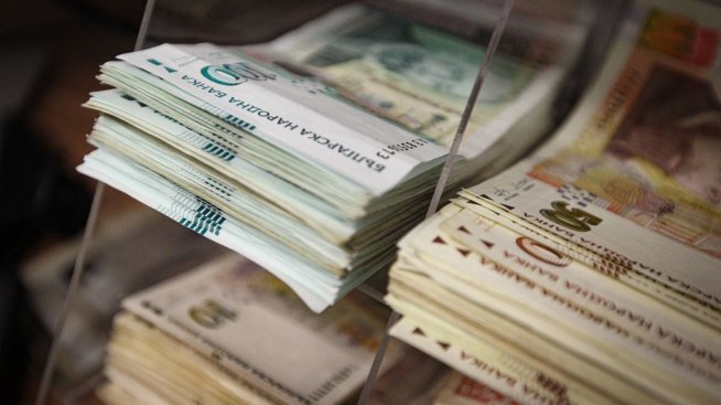 Минималната работна заплата става 933 лв., линията на бедност расте до 526 лв.