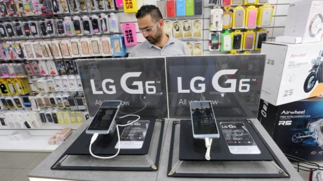 Графика на деня: Търсенето на смартфони достига рекордна стойност