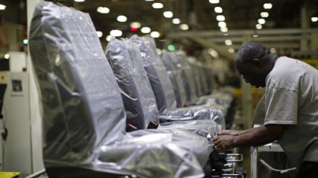 Lear свива целогодишните перспективи за приходите въпреки печалбата