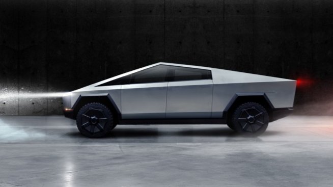 Tesla отлага производството на своя полемичен пикап Cybertruck за 2022 г.