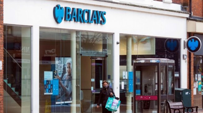 Barclays надмина очакванията въпреки спада на печалбата