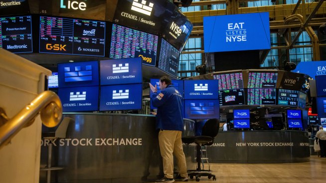 S&P 500 и Nasdaq се понижават след разочароващите отчети на Alphabet и AMD*