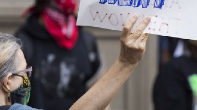 Жилищният регулатор в САЩ удължи мораториума за принудителни извеждания от дома