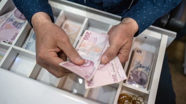 Стойността на турската лира удари ново рекордно дъно спрямо долара