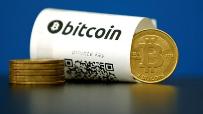 Цената на биткойна се срина заради заплаха от разцепване на валутата