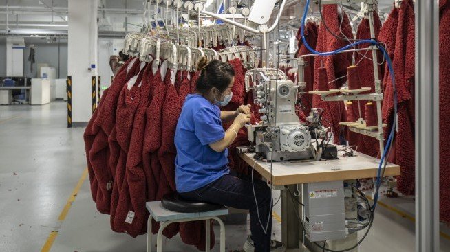 Фабричната активност в Китай се забавя през януари заради коронавируса
