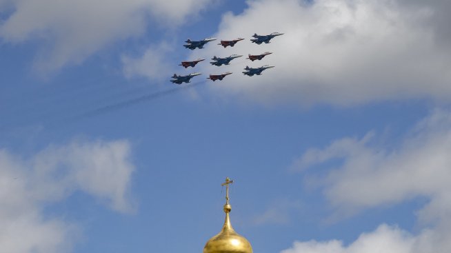 Путин говори само за победа, но не показа нещо впечатляващо на парада на Червения площад