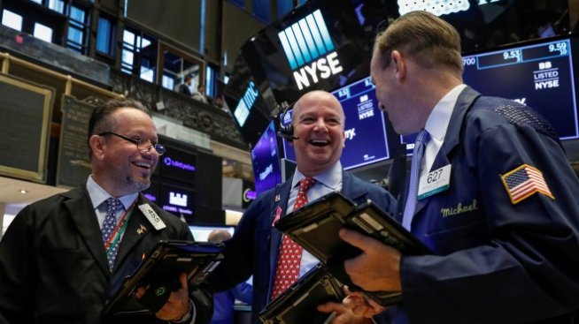 Търговското разведряване даде на Dow тласък от над 300 пункта