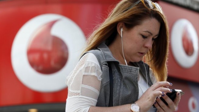 Vodafone със спад на печалбата за полугодието