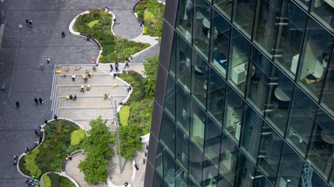 Спадът на бизнес имотите в Европа настига срива във Великобритания