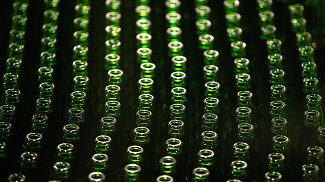 AB InBev продава руския си бизнес на турската пивоварна Anadolu Efes