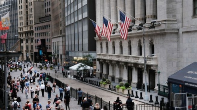 Рекордната безработица в САЩ не можа да помрачи настроението на Wall Street*