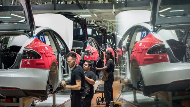 Калифорния не разреши на Tesla да отвори завода си във Фремонт