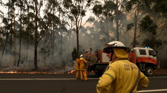 Пожарите поставят под натиск ресурсите на Австралия