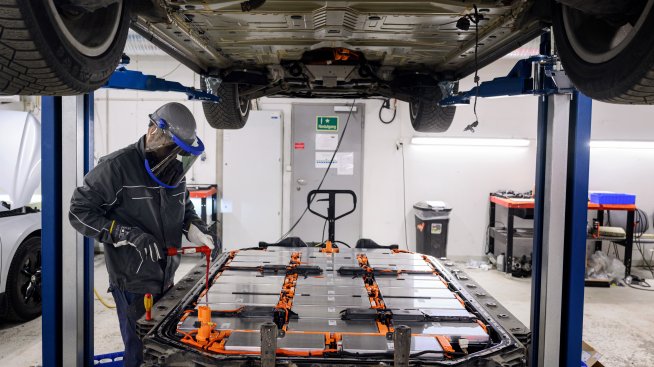 Защо се очаква цените на батериите да паднат отново през 2026 г.?