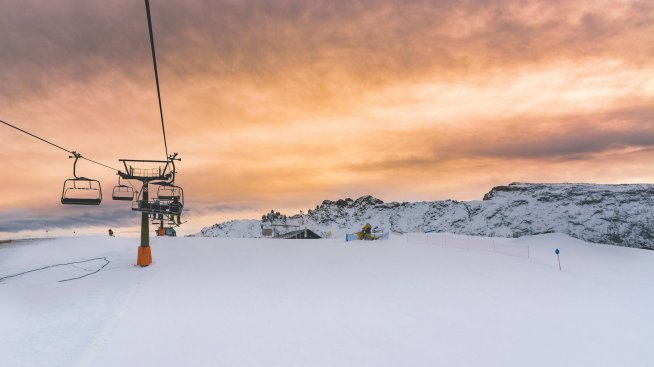 Скачащите цени на ски картите правят европейските писти недостъпни за много туристи
