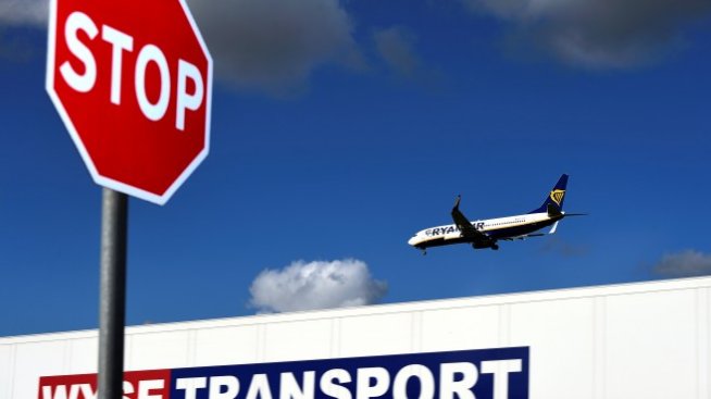 Ryanair отменя полети чак до март 2018 г.