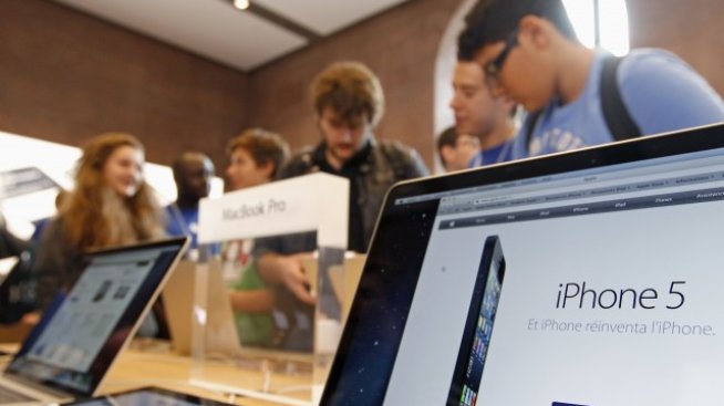 Apple „затрупан“ от предварителни заявки за iPhone 5