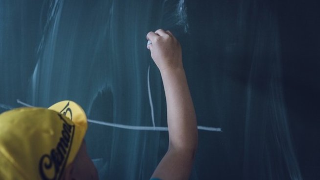 Помощите за деца ще се определят по препоръка на директорите на училищата