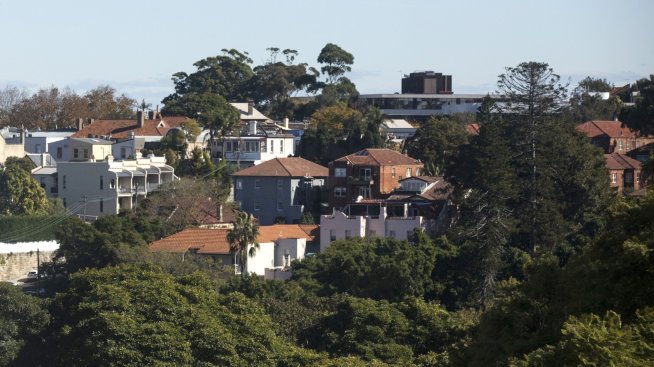 Австралия утроява таксите върху покупките на стари жилища от чужденци