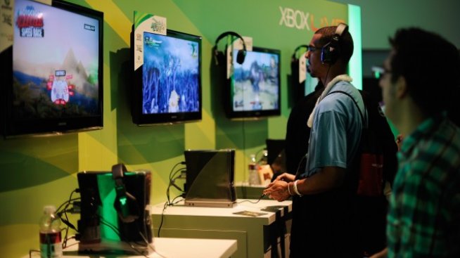 Microsoft надделя в битката за R2 Studios 