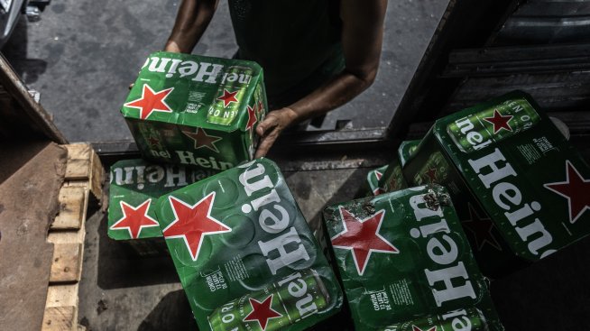 Продажбите на бира на Heineken са намалели повече от очакваното заради отслабнало търсене