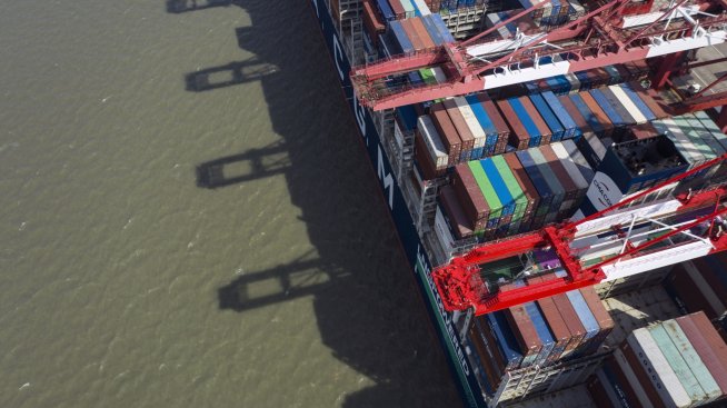 Спадът на китайския износ надмина прогнозите на икономистите