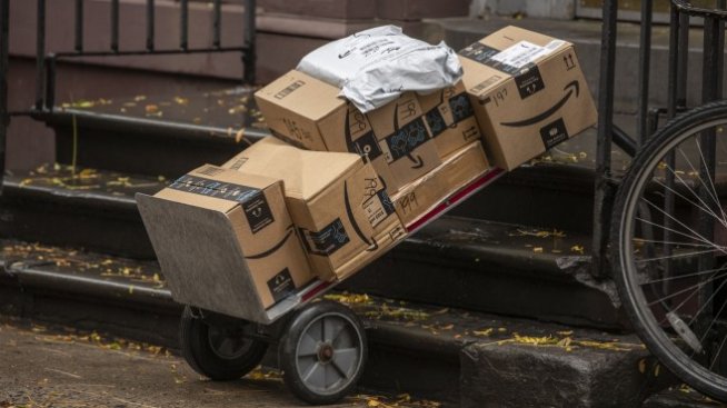 Amazon започна с празничните оферти само два дни след Prime Day