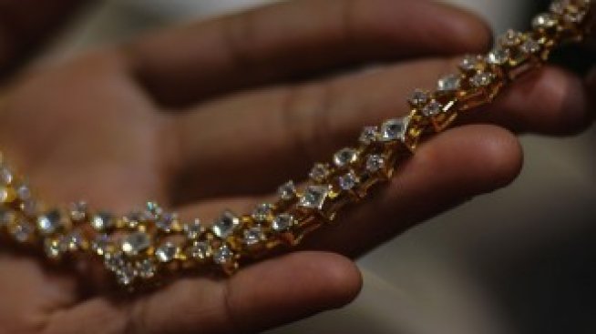 Опасни метали в бижутата откриха тестове