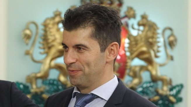 КС скоростно образува дело за гражданството на Кирил Петков 