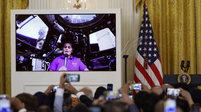 SpaceX отложи мисията за връщането на изоставените на МКС астронавти