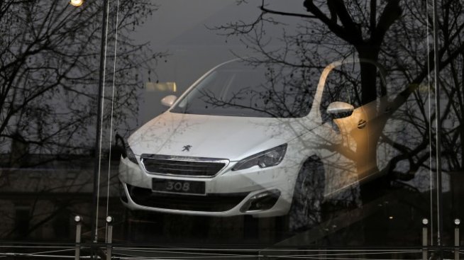 Stellantis маха цифровите скоростомери при Peugeot 308 заради дефицита на чипове