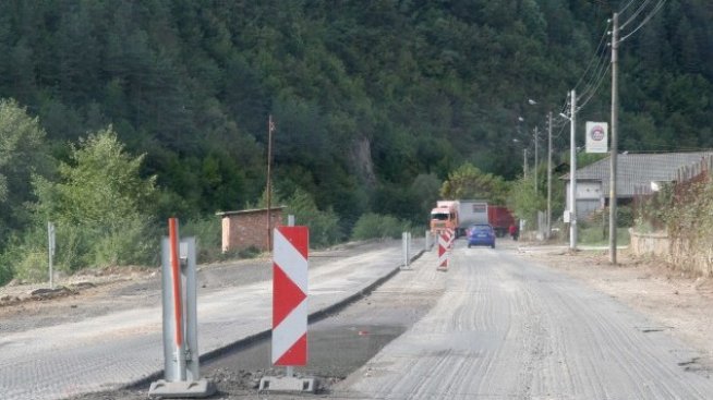 С 12 млн. лв. ще се ремонтират 7,6 км от Подбалканския път