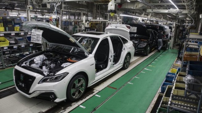 Toyota свива допълнително производството през май заради нарушени доставки