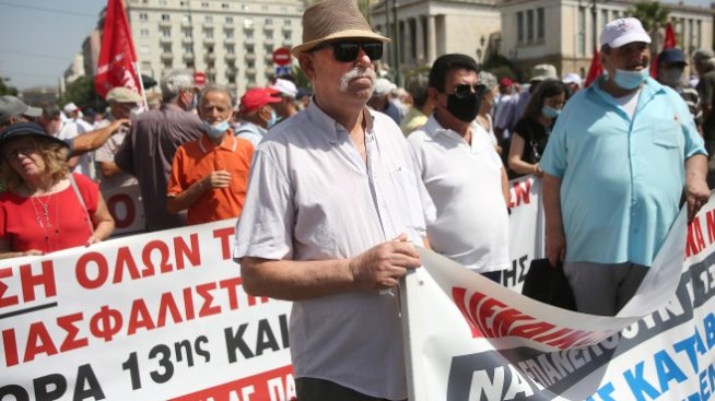 Високи дългове: Ще се оттласне ли Гърция от дъното