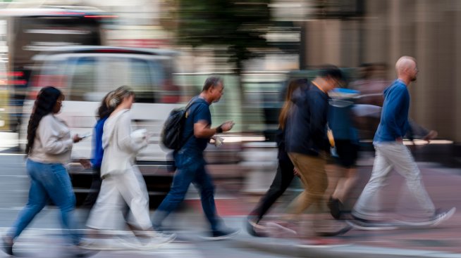 Седмичните молби за помощи при безработица в САЩ останаха под очакваното