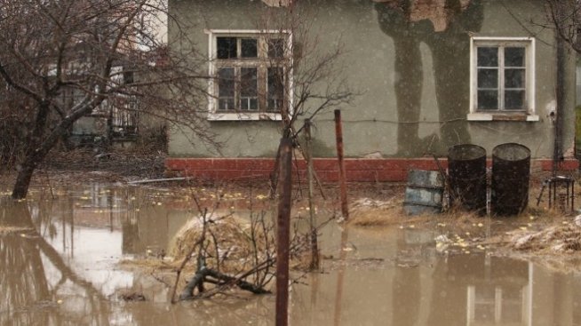 Отпускат по 375 лв. на пострадалите от наводненията