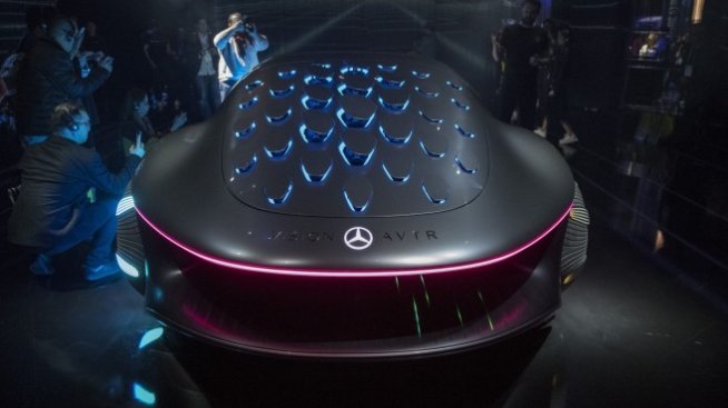 Mercedes побеждава BMW в сегмента на луксозните коли