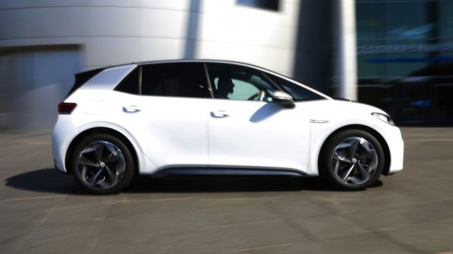 Продажбите на електромобили Volkswagen нарастват трикратно през 2020 г.