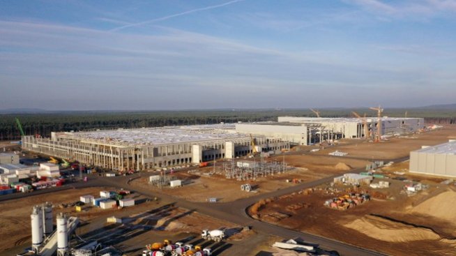 Присъствието на Tesla стимулира електромобилната индустрия в Германия