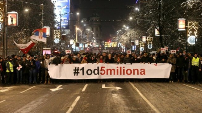 Хиляди протестираха за девета събота подред в Сърбия срещу президента Вучич