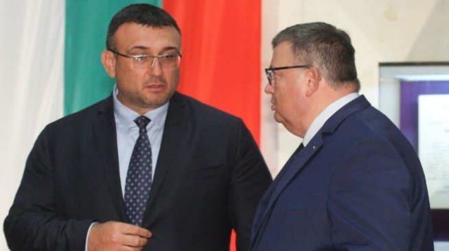 Анализатор: Защо прокуратурата се намеси в проблема между България и Русия