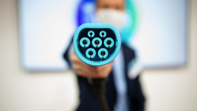 Защо батериите за електромобили са толкова скъпи?